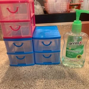 Blue and pink organizer drawers💙💕